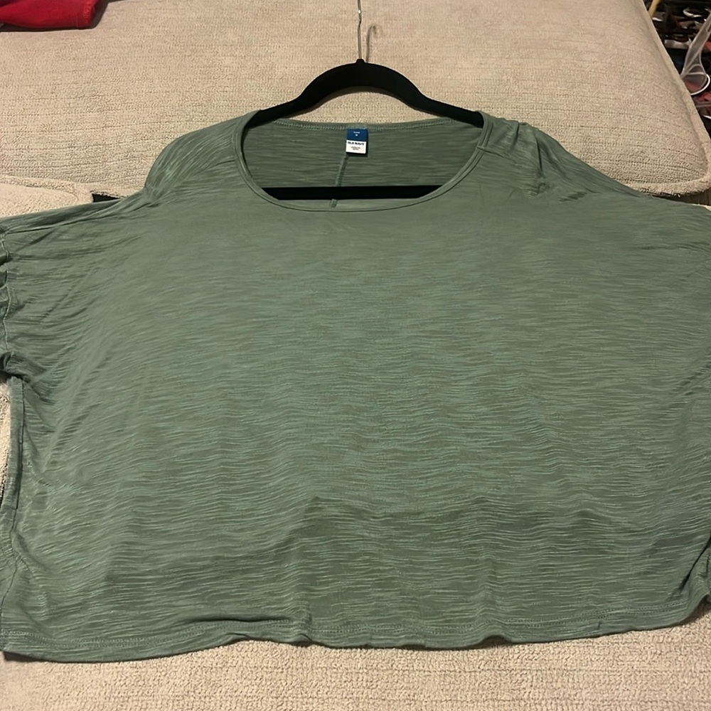 Green old navy t-shirt